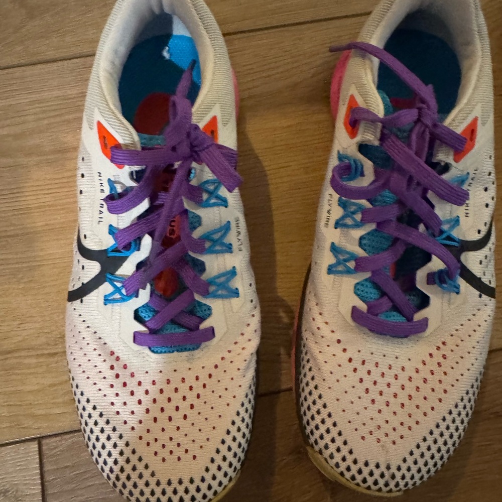 Nike Trail White Running Shoes with Purple Laces
